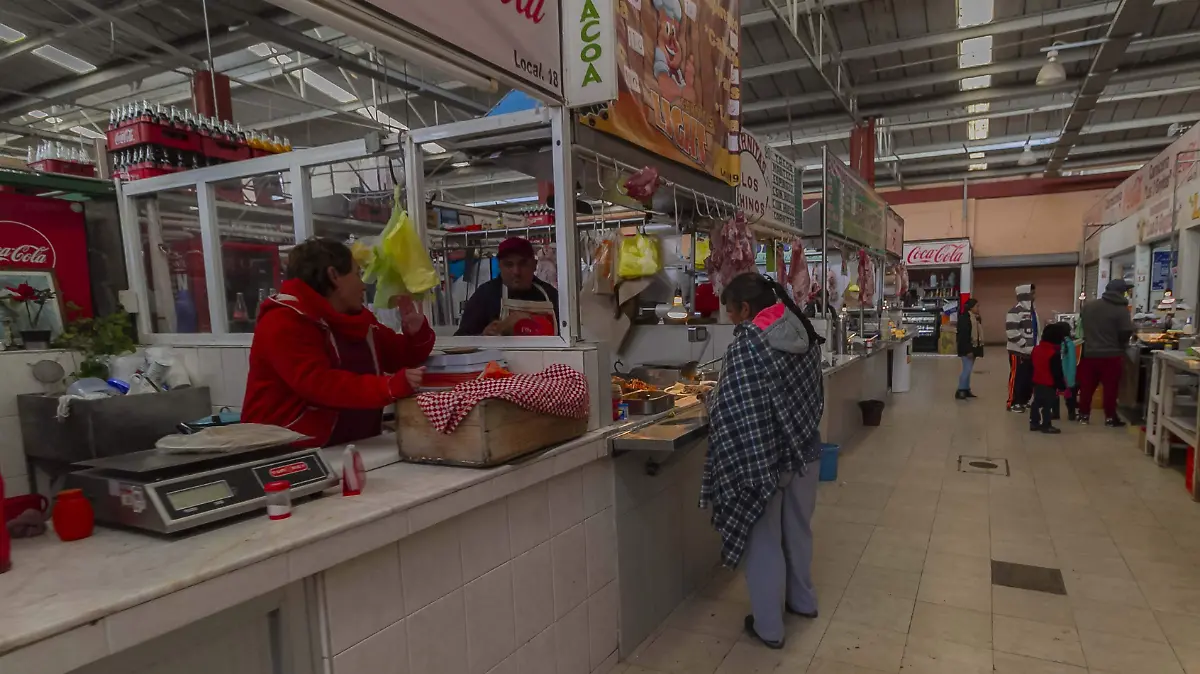 Buenas ventas obtuvieron los locatarios del mercado de Amealco de Bonfil.